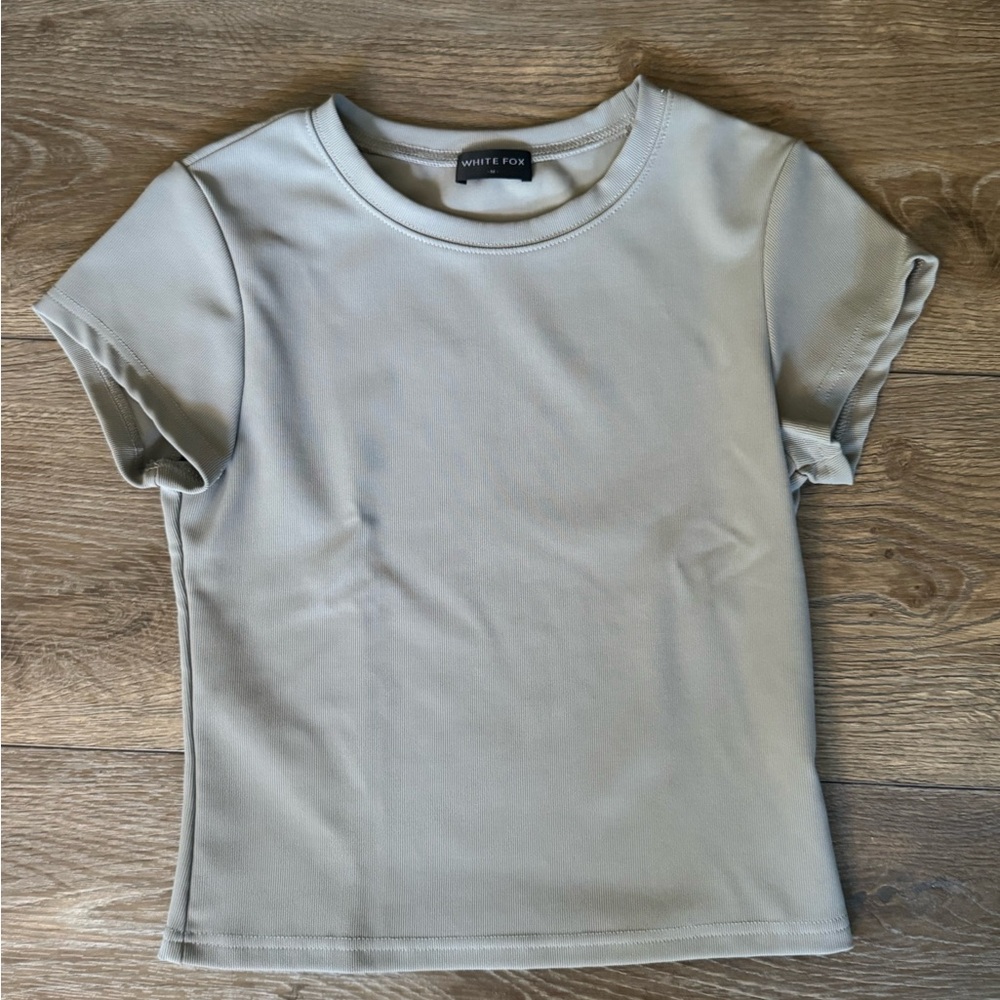 White Fox Boutique Light Gray Take Me There Ribbed Baby Tee Shirt Sz Med